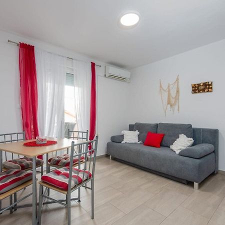 Apartments Mil - 30 M From Beach Ribarica Exteriér fotografie